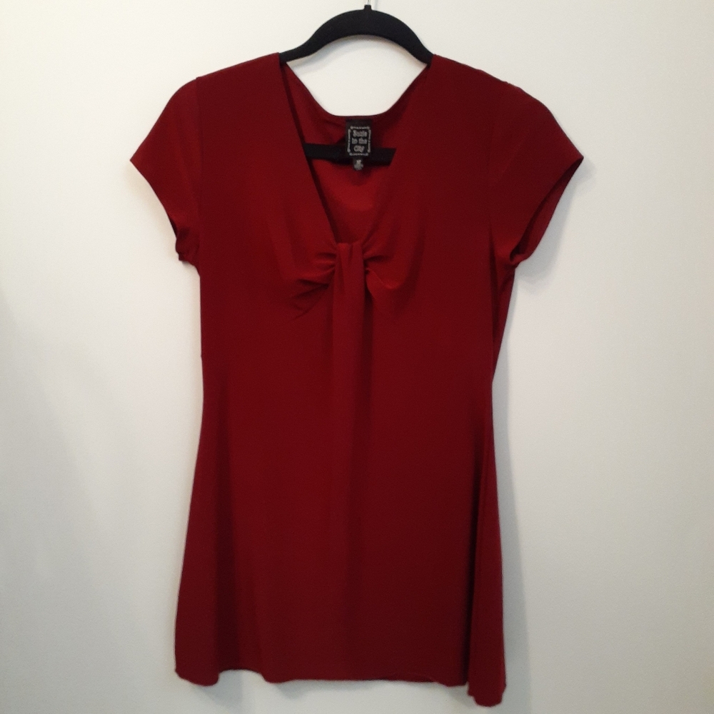 Suzie in the City v-neck shortsleve